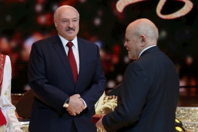 Александр Лукашенко вручил орден Почета Председателю Комитета госконтроля Леониду Анфимову