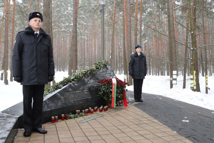 Работники Комитета госконтроля почтили память жертв геноцида в мемориальном комплексе «Благовщина»