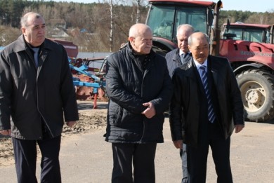 Председатель Комитета госконтроля Леонид Анфимов оценил готовность к весеннему севу в четырех районах Витебской области