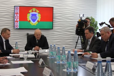 Leonid Anfimov took part in a meeting of the Grodno Regional Executive Committee and answered the citizens’ phone calls