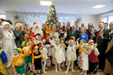 Leonid Anfimov congratulated children living in the orphanage on New Year and Christmas holidays