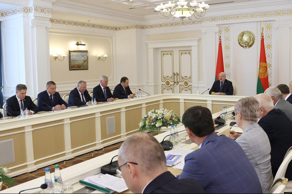 Василий Герасимов принял участие в совещании с руководством Совета Министров
