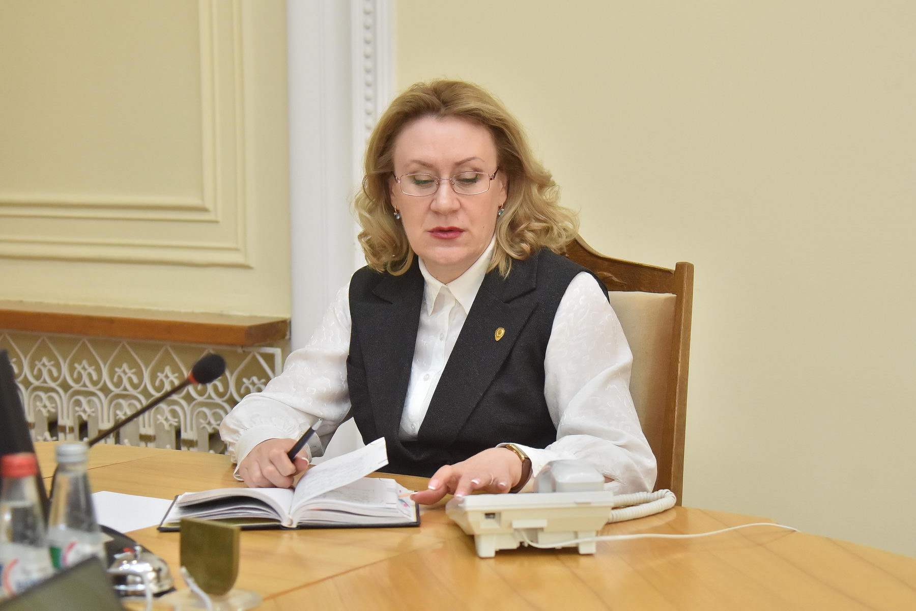 Председатель КГК Брестской области Оксана Цылько провела прямую телефонную линию в Барановичском горисполкоме