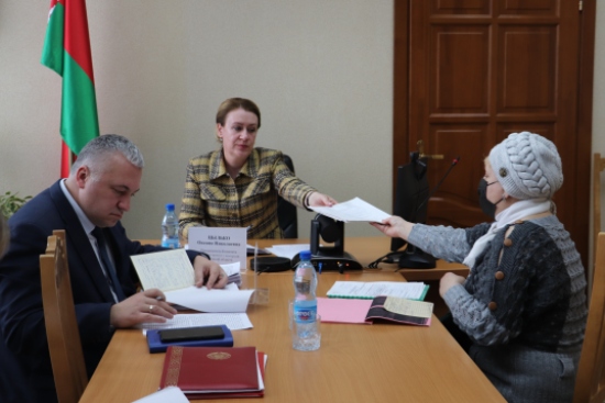 Председатель КГК Брестской области Оксана Цылько провела прием граждан и прямую телефонную линию в Малоритском районе