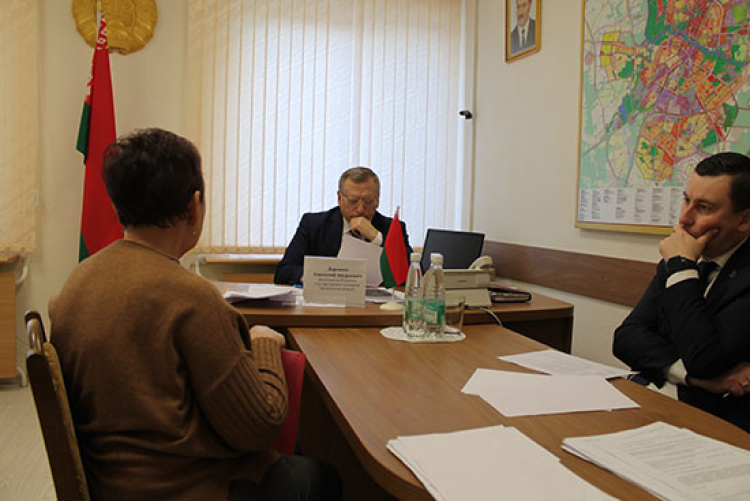 Прием граждан и прямую линию провел председатель Комитета государственного контроля Гродненской области Анатолий Дорожко в Гродненском горисполкоме.