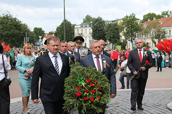 В День Независимости Республики Беларусь представители Комитета государственного контроля Гродненской области возложили цветы.