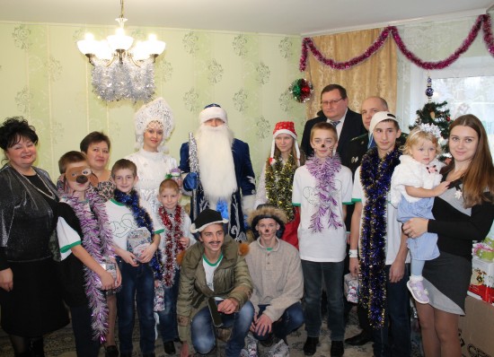 Chairman of the State Control Committee of Belarus Leonid Anfimov and heads of regional branches of State Control Committee congratulated children living in orphanages on Christmas and New Year holidays