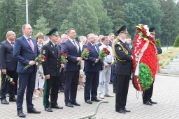 Василий Герасимов принял участие в возложении цветов в историко-культурном комплексе «Линия Сталина»
